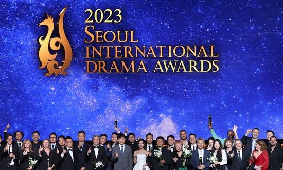 Grand Prize in Seul for the French drama The Fragile Colossus 