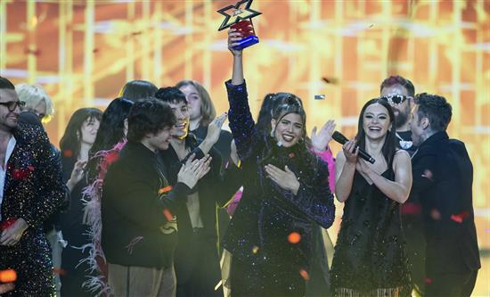 December 7, 2023: On Canale 5 Zelig (17.4%) closed and won the PT slot, while X-Factor's Grand Finale reached 7% audience share in simulcast  