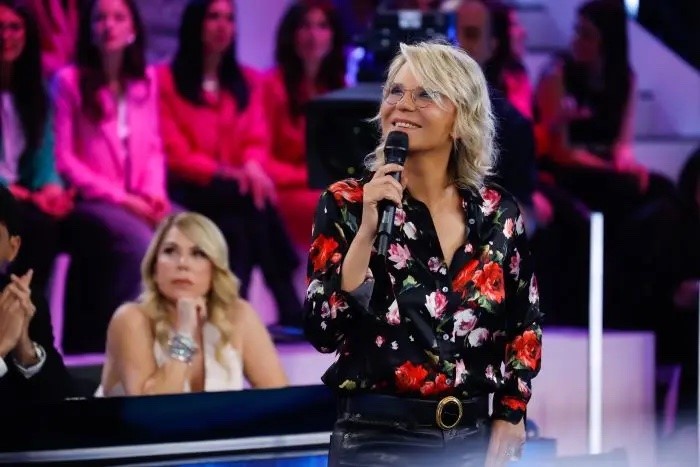 Saturday, April 6: Amici won prime time slot (25%) against the premiere of I Migliori Anni (20.2%)