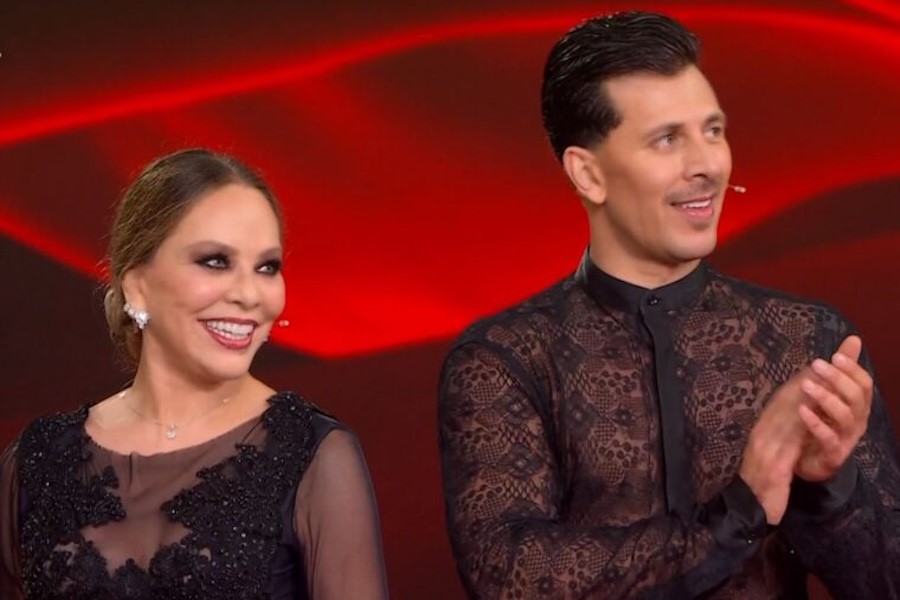 Sat, Oct 17, 2026: Tu Sì Que Vales (24.4%) Edges Out Ballando con le Stelle (21.5% + 24.8%)
