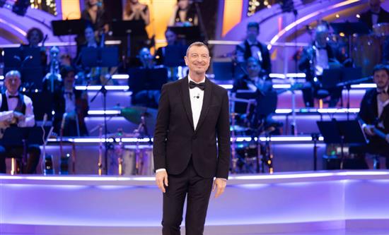 La Corrida Returns on Nove with Amadeus as Host and Tina Cipollari as Guest Judge