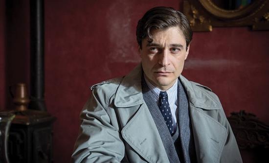 Mon, Nov 24, 2025: Il Commissario Ricciardi closed with 22.1%; Grande Fratello (14.5%); GialappaShow (4.9%); daily return of sitcom Love Bugs on TV8 (1.4%)