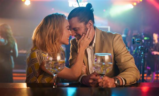 Spanish Comedy Tres de Más Remakes Italian Box Office Hit Tre di Troppo